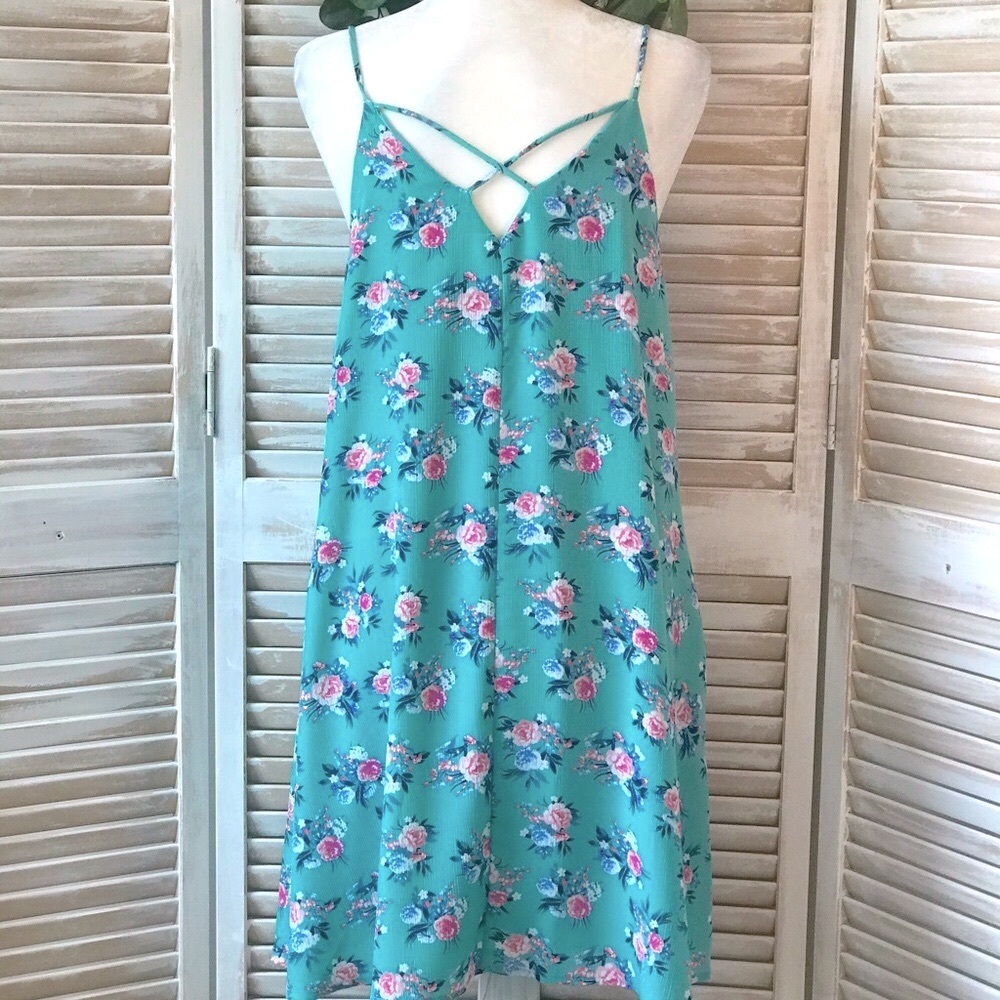 ✴️LAST ONE✴️ MEDIUM FLIRTY FLORAL DRESS - Picture 3 of 4